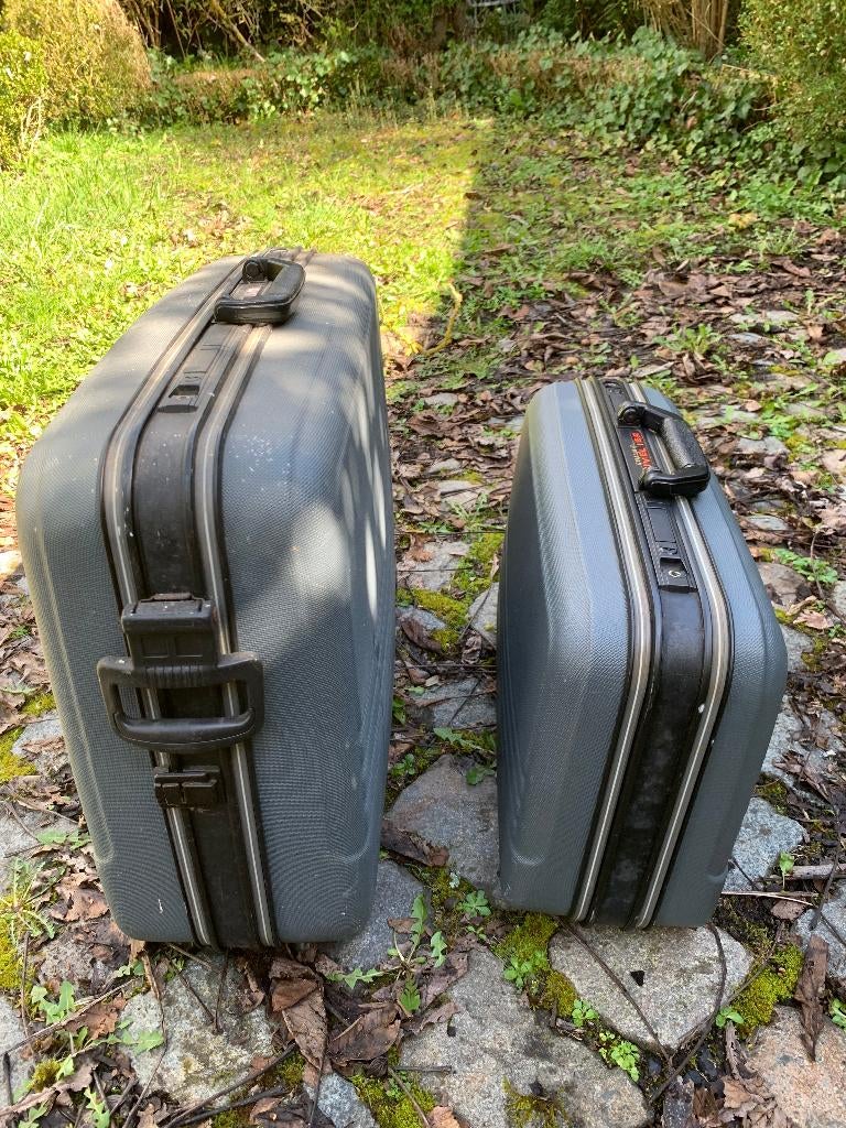 Valises rigides, Enlèvement, Utilisé, Plastique dur, Roulettes