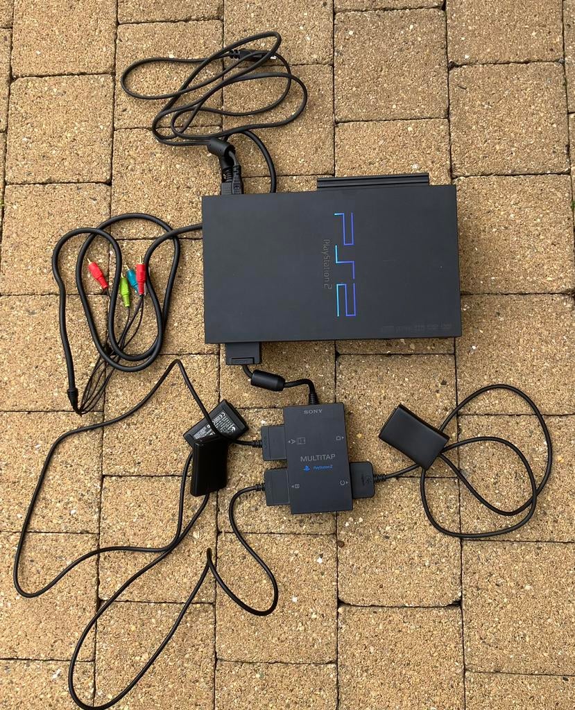 Playstation 2 phat + kabels + multitap + 2 memory cards, Games en Spelcomputers, Ophalen, Gebruikt, Zonder controller, Met geheugenkaart