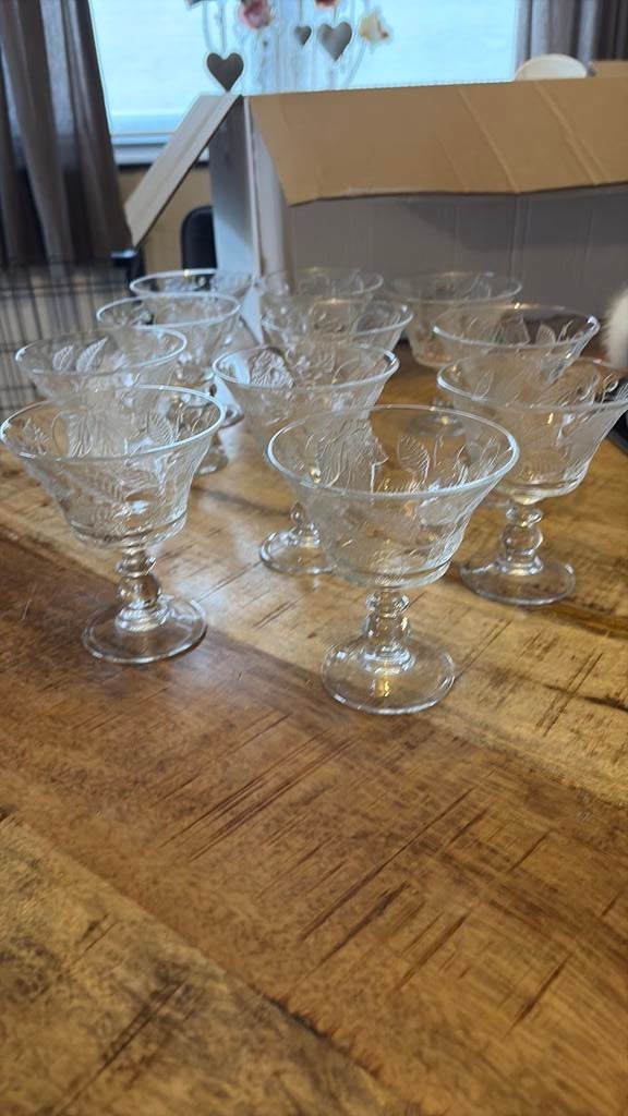 11 ijscoupes / schaal op voet, Ophalen, Zo goed als nieuw