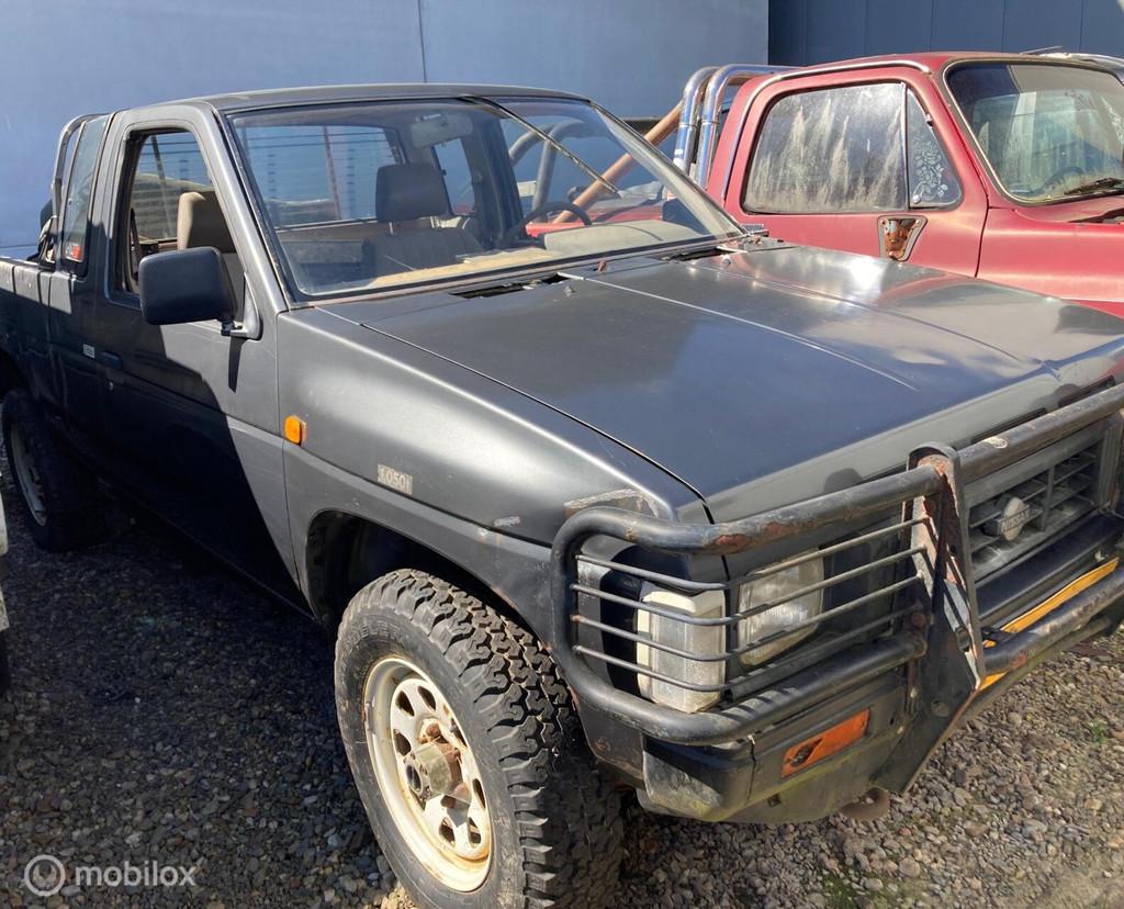Nissan King Cab 2.4 B / LPG 4 WD HOBBYPROJEKT / ONDERDELEN, Auto's, Nissan, Stof, Gebruikt, Overige modellen, 4 cilinders