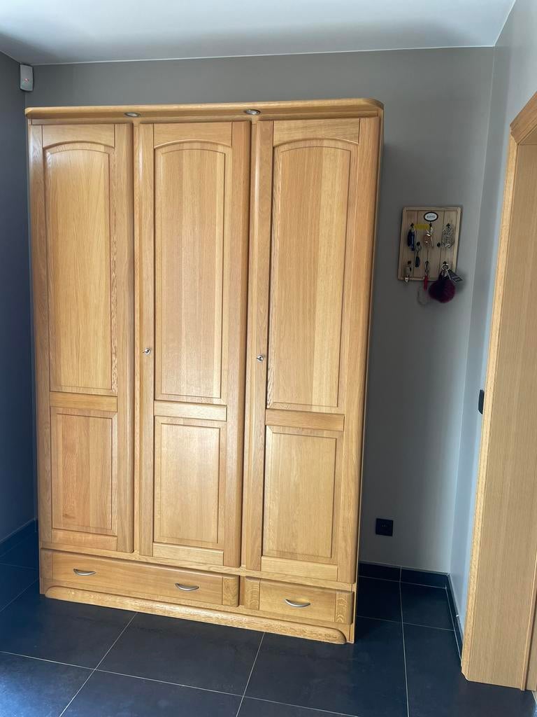 Penderie, Enlèvement, Comme neuf