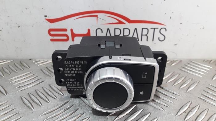 Bouton I-drive d'un Mercedes CLA, 3 mois de garantie, Utilisé, -, -