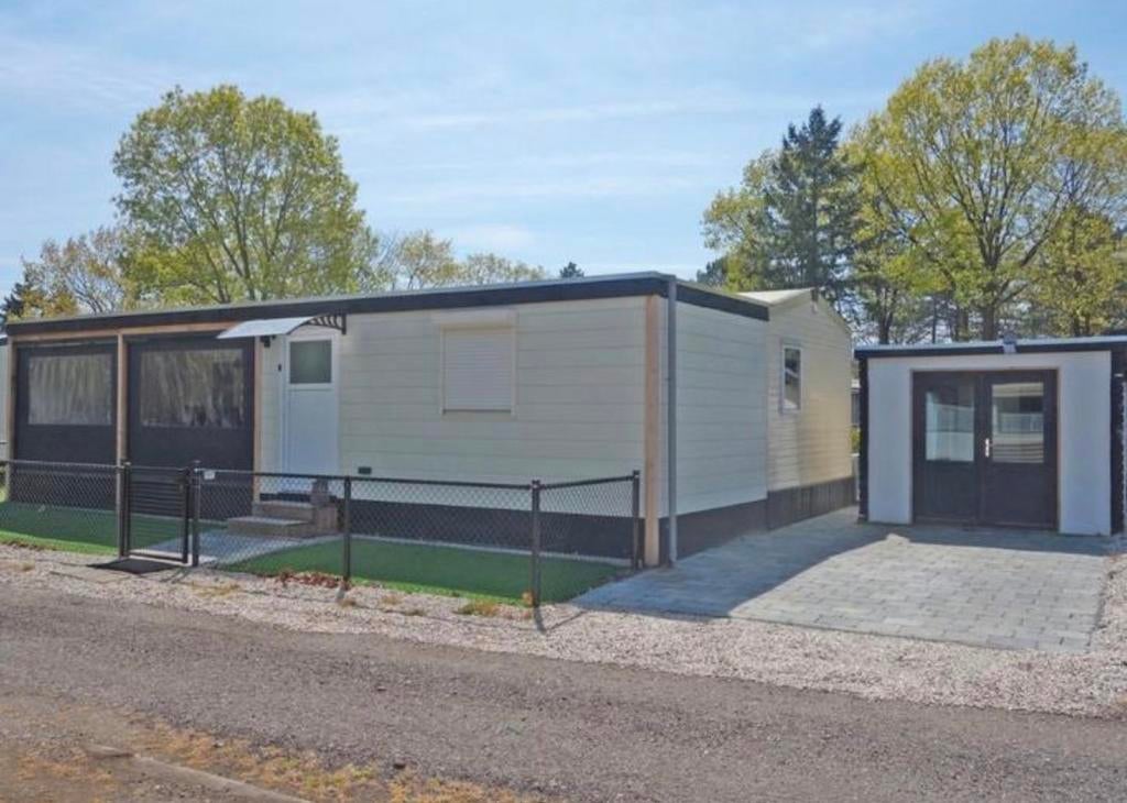 Chalet te koop met 4 slaapkamers De Schatberg te Sevenum, Caravans en Kamperen, Tot en met 4