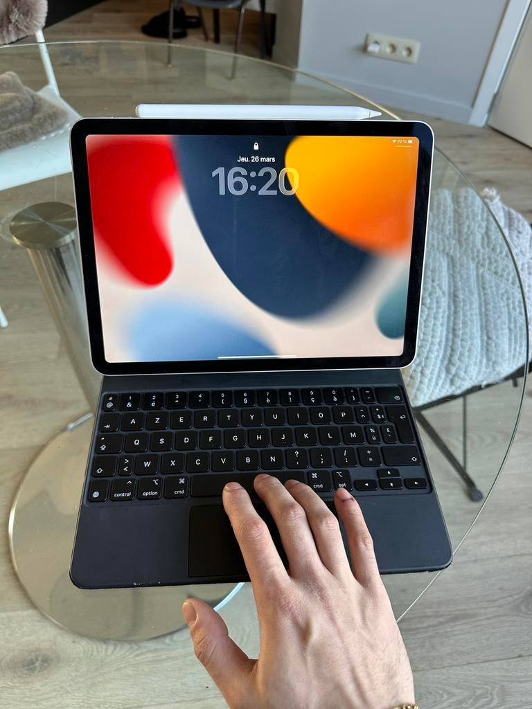 iPad Air avec magic keybord et Apple Pencil, Apple iPad Air, 10 pouces, Enlèvement, Utilisé