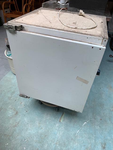 Frigo SMEG GRATUIT : fonctionne, à récupérer cette semaine, Sans bac à congélation, Enlèvement, Utilisé, 60 cm ou plus