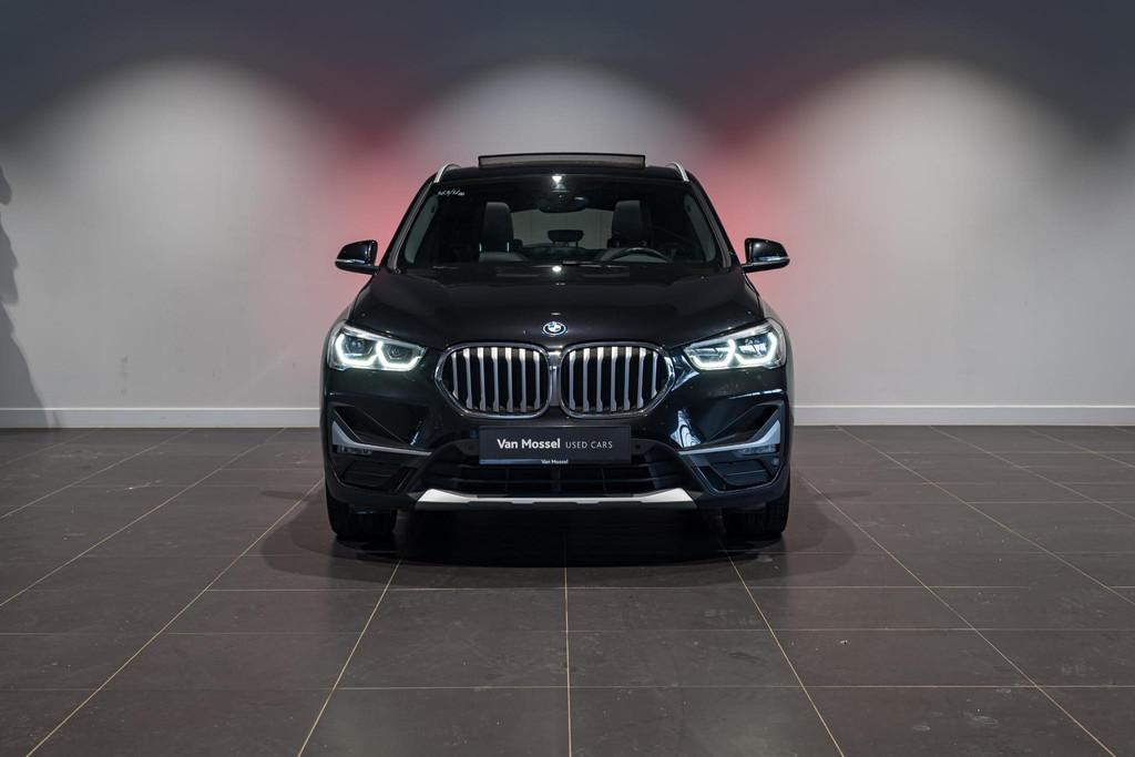 BMW X1 xDrive25e | LED | X-Line | Camera | Pano dak |, Auto's, BMW, Stof, Gebruikt, 750 kg, 1820 kg