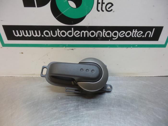 Poignée portière 2portes droite d'un Nissan Micra (Micra 0, -, Utilisé, -, Nissan