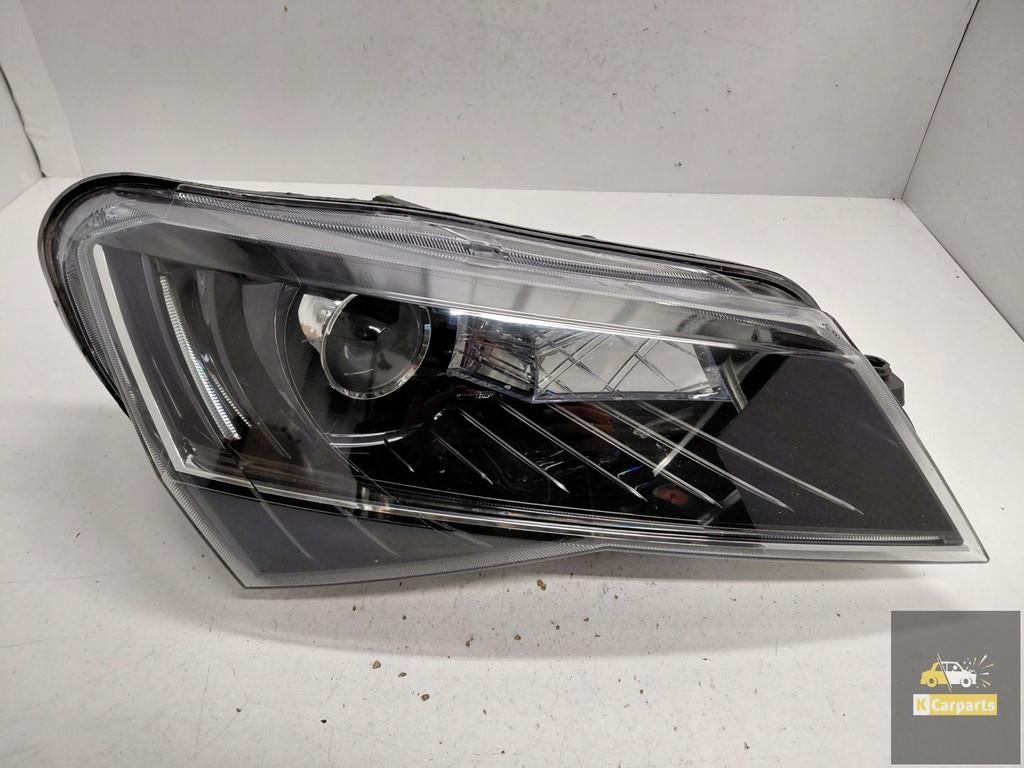 3V1.941.016.B, Phare droit Skoda Superb III Xenon Torsion B, Autos : Pièces & Accessoires, Infoline@skoda-auto.cz, Tr. Vaclava Klementa 869
293 01  Mlada Boleslav, CZ