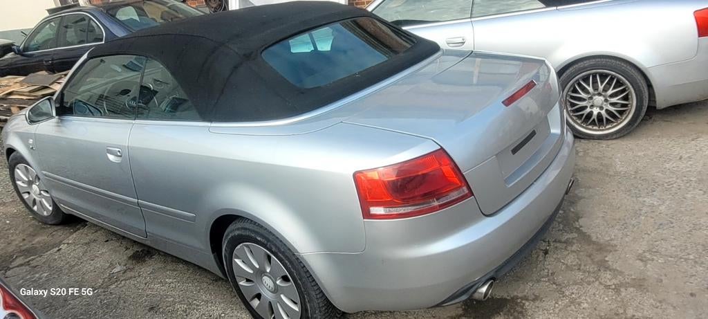 AUDI A4 CABRIOLET 2004+2400 TDI+FULL OPTION À 1999EU, Cuir, Argent ou Gris, Achat, 2500 cm³