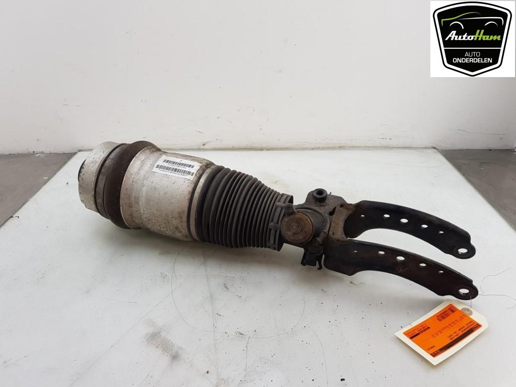 AMORTISSEUR OU ABSORBEUR DE CHOC AVANT GAUCHE Cayenne (9PA), Autos : Pièces & Accessoires, Sodener Straße 9
65824  Schwalbach, DE