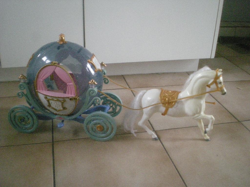 grote koets met paard, Kinderen en Baby's, Speelgoed | Poppen, Ophalen of Verzenden, Zo goed als nieuw