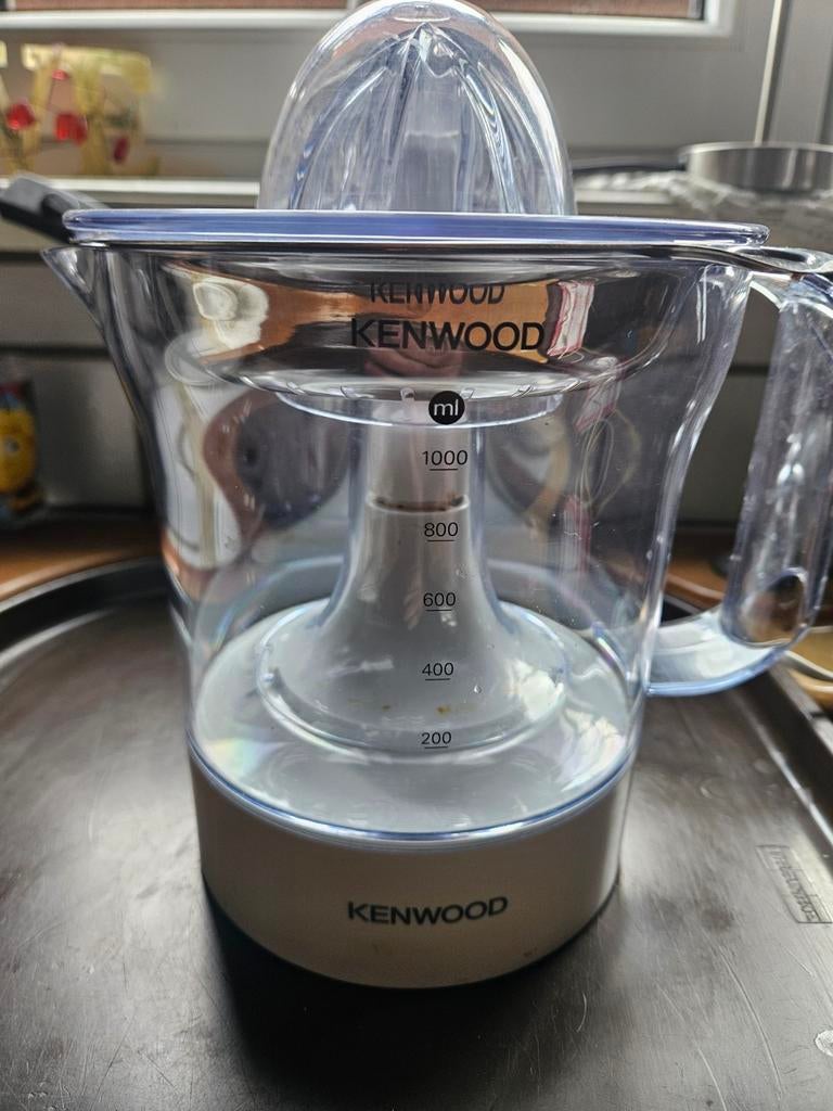 Presse à fruits électrique état neuf, Enlèvement