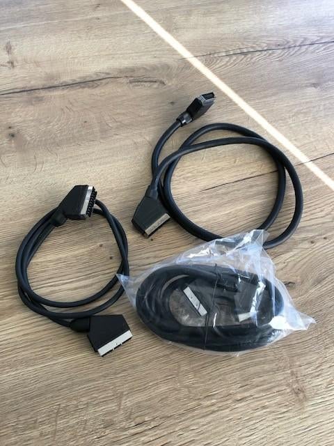 Scart - kabel ( 3 stuks ), Audio, Tv en Foto, Audiokabels en Televisiekabels, Ophalen of Verzenden, Nieuw, Minder dan 2 meter