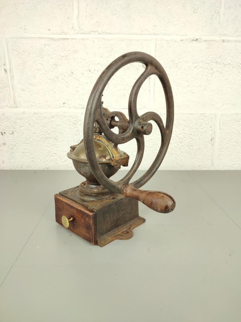 Antieke koffiemolen met zijwiel, Verzenden