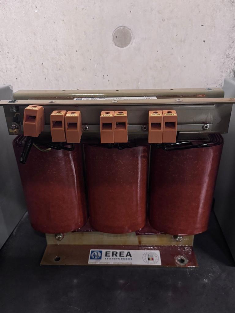 diverse transfo EREA 230 --- 400.  (11 en 6,8 kVA), Ophalen, Zo goed als nieuw
