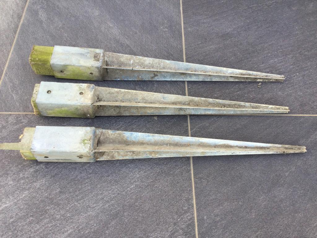 3 gegalvaniseerde grondankers, Ophalen of Verzenden, Gebruikt