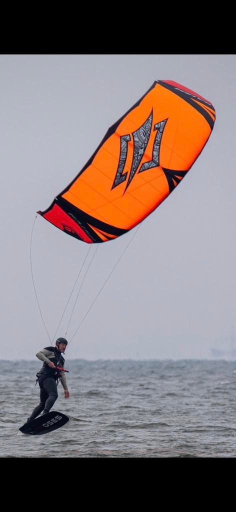 Naish kite pivot 2022 , 8m, Watersport en Boten, Ophalen of Verzenden, Zo goed als nieuw, Kite