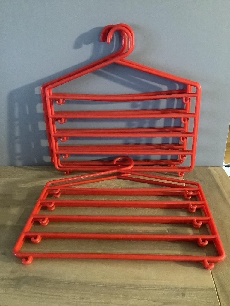 6 cintres multiples rouges en plastique, Enlèvement ou Envoi, Comme neuf, Plastique, Enfants et Adultes