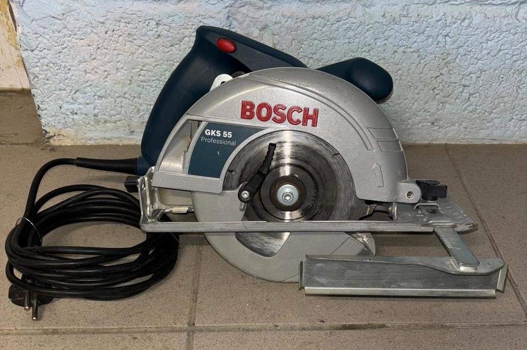 Scie circulaire Bosch gks 55, Bricolage & Construction, Outillage | Scies mécaniques, Utilisé, Scie circulaire, 1200 watts ou plus