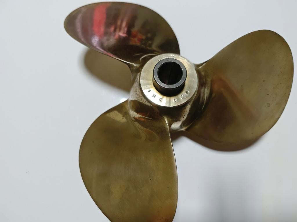 Vis en cuivre, Enlèvement, Comme neuf