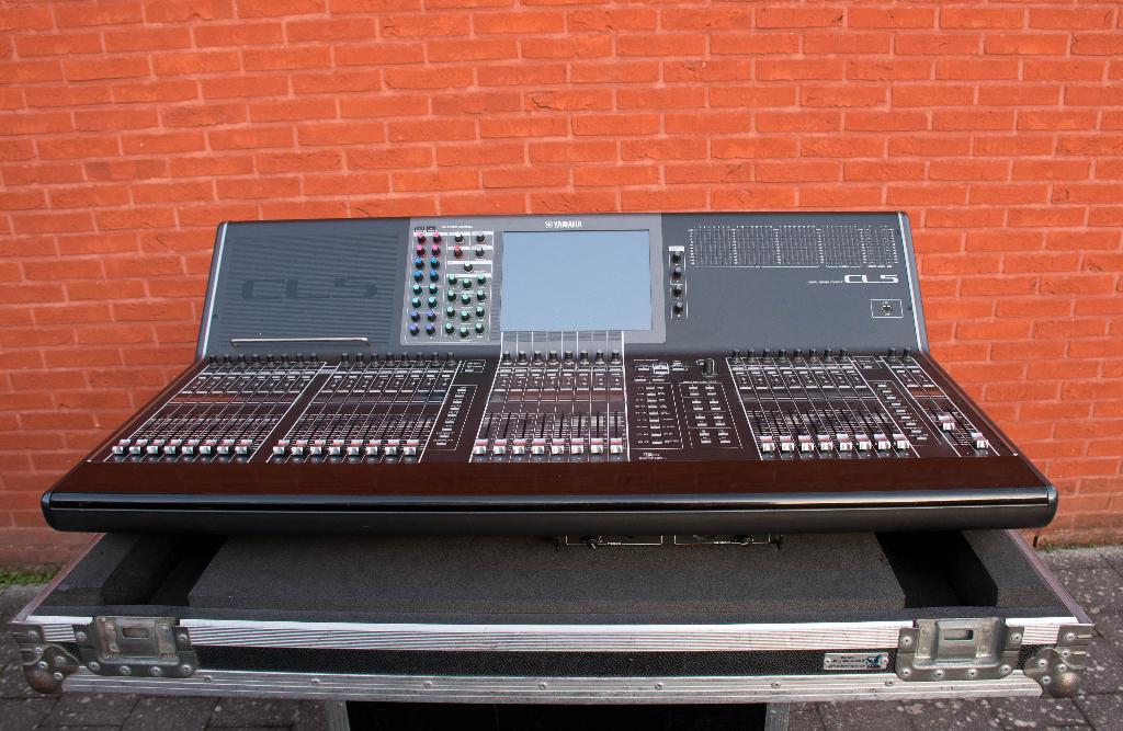Yamaha digitale mengtafel CL5, Muziek en Instrumenten, Mengpanelen, Ophalen, Zo goed als nieuw, 20 kanalen of meer, Microfooningang