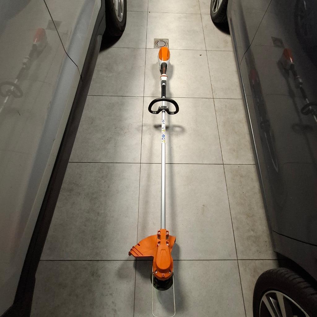 Stihl FSA 60R - Coupe bordure, Jardin & Terrasse, Coupe-bordures, Enlèvement, Utilisé, Batterie