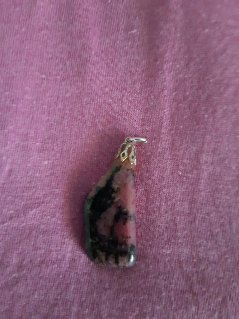 Pendentif en argent avec pierre (voir photo), Enlèvement ou Envoi, Comme neuf, Autres couleurs, Pierre ou Minéral