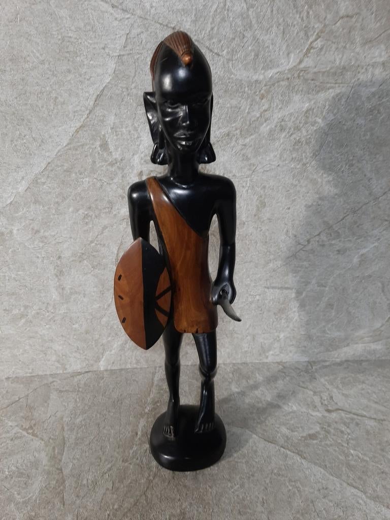 Guerrier masaï africain vintage sculpté à la main en ébène, Enlèvement ou Envoi