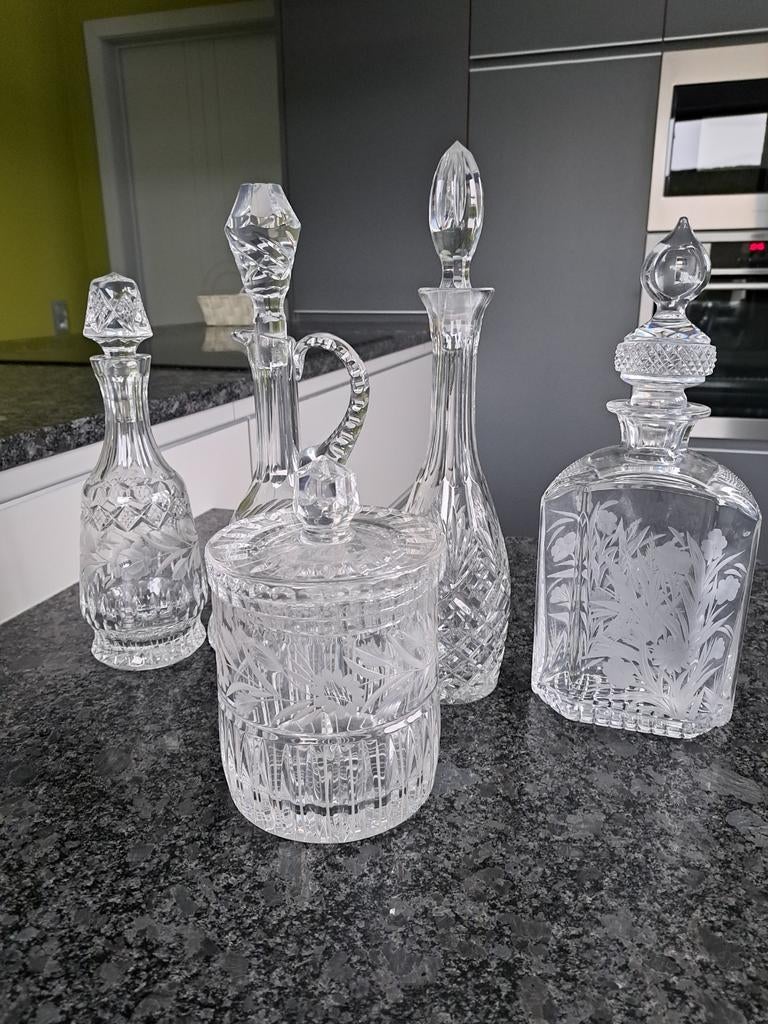 Grote kristallen karaffen, Ophalen