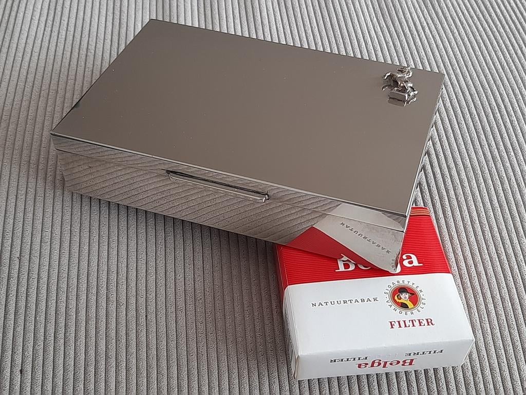 Superbe coffret à cigarettes en métal argenté logo FERRARI, Enlèvement ou Envoi, Comme neuf
