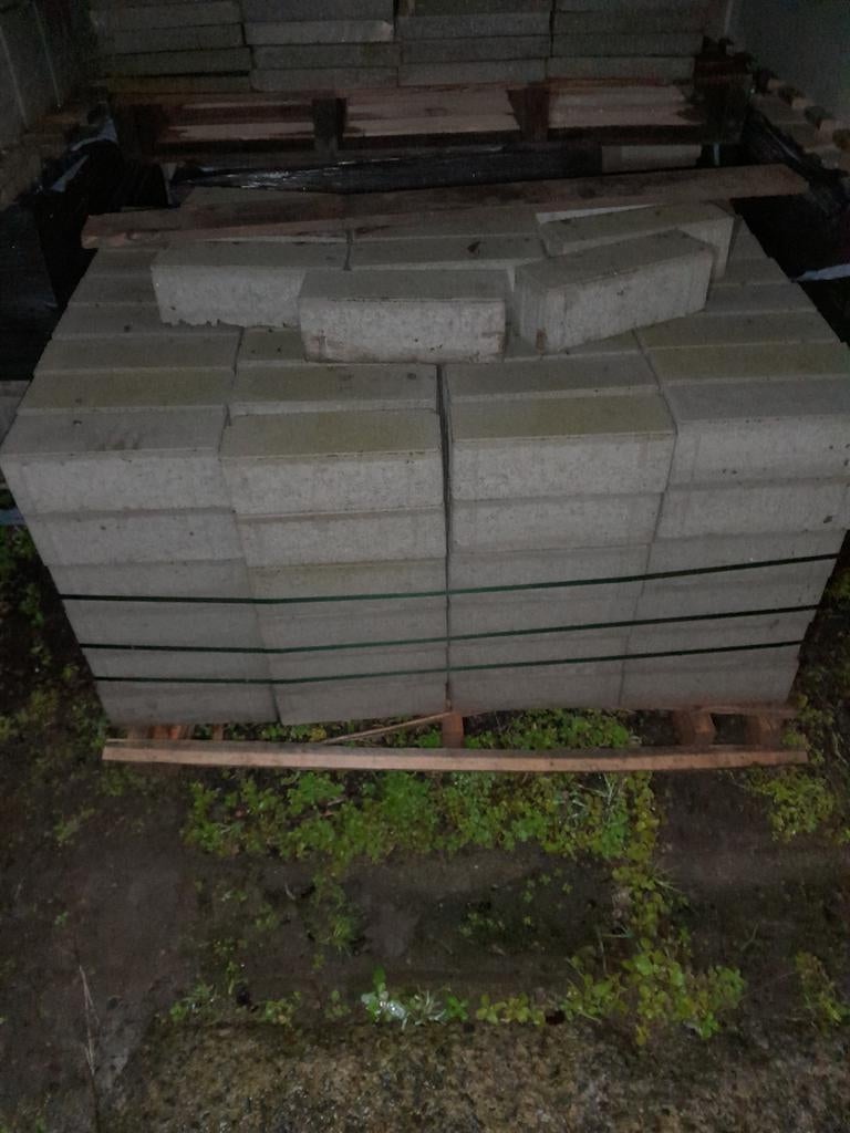 Nieuwe klinkers, Enlèvement, Briques