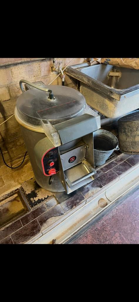 Aardappelschilmachine, Ophalen