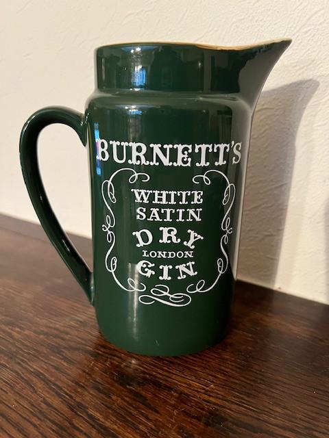 Pichet à eau en porcelaine de Burnett's Gin, Enlèvement