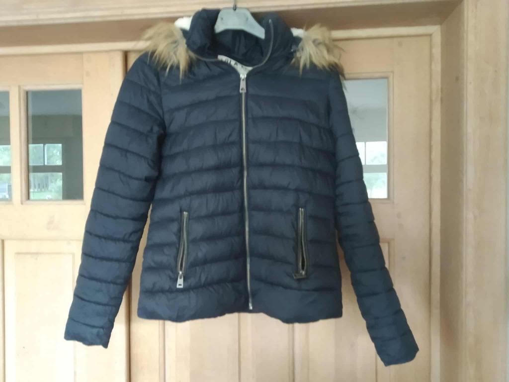 veste bleu foncé à capuche amovible taille 34 XXS Lola Liza, Enfants & Bébés, Enlèvement ou Envoi, Utilisé, Lola Liza, Fille