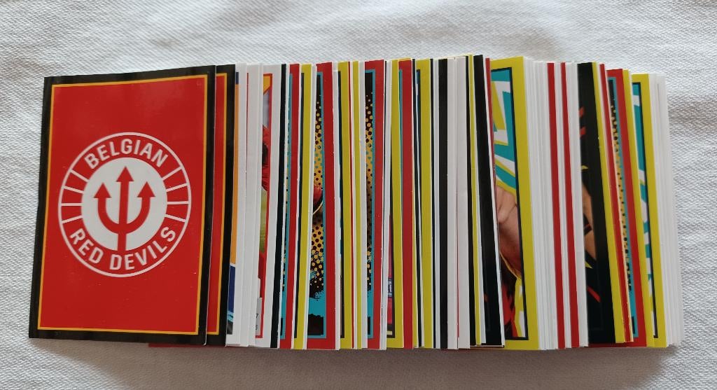 Complete set: Closer to the Red Devils (2022), Hobby en Vrije tijd, Stickers en Plaatjes, Ophalen of Verzenden, Zo goed als nieuw