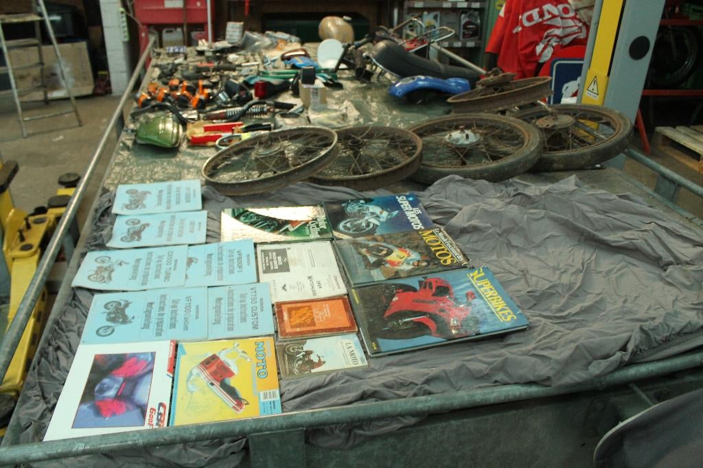 Lot de pièces motos anciennes, Enlèvement