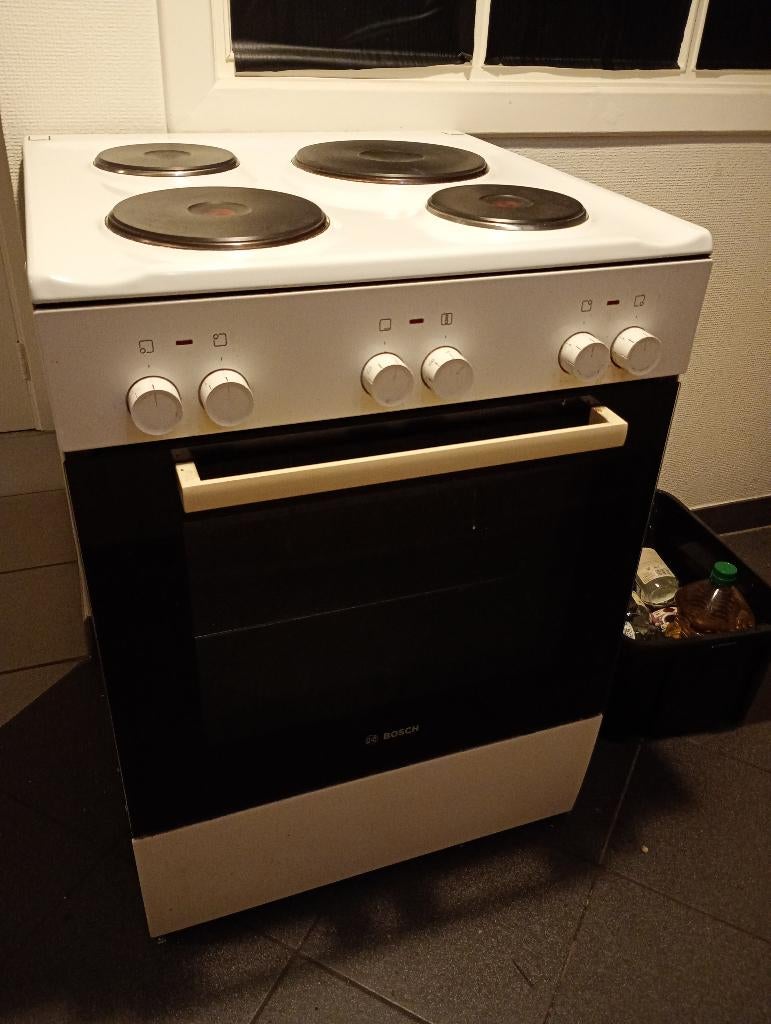 Elektrisch fornuis Bosch HSA420120, Classe énergétique A ou plus économe, 4 zones de cuisson, Enlèvement, Utilisé