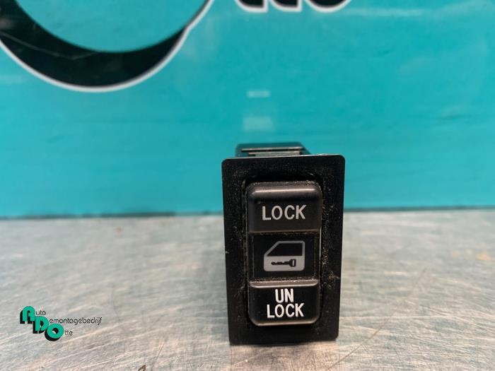 Commutateur verrouillage central des portes d'un Toyota Yari, Autos : Pièces & Accessoires, -, 3 mois de garantie, Toyota, Utilisé