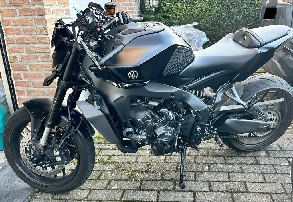YAMAHA MT-09 2025 A2 35kw 📝 (full power), Particulier, Permis Moto A2 minimum, 3 cylindres, Échappement sport