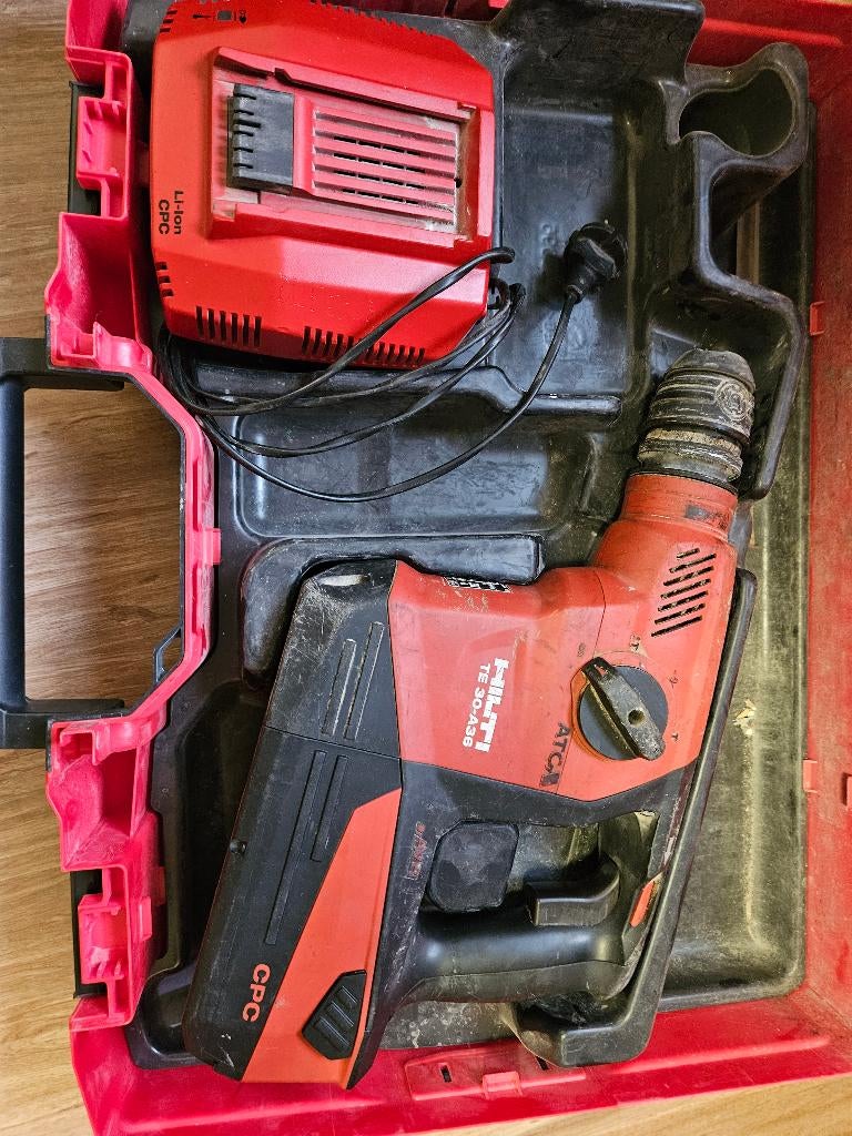 Hilti TE 30-A36 Met 36 Volt en 6 Ah Batterij, Ophalen, 600 watt of meer, Boor- en/of Breekhamer, Zo goed als nieuw