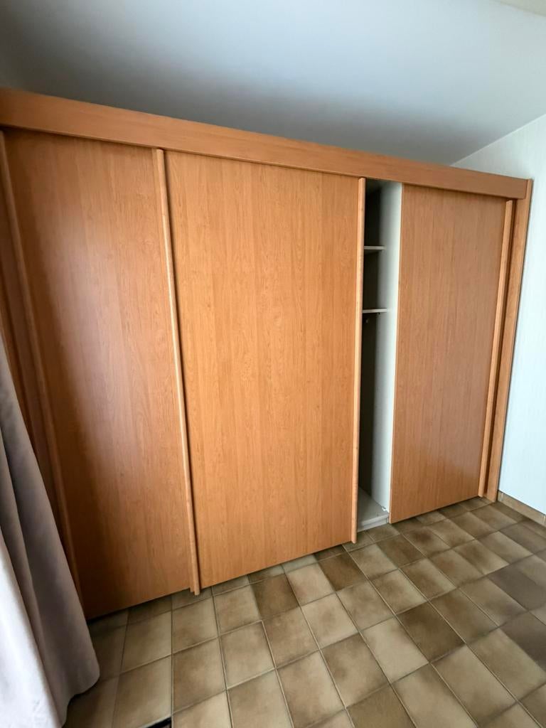 Kleerkast met schuifdeuren, Ophalen, Met deur(en), 200 cm of meer, Zo goed als nieuw