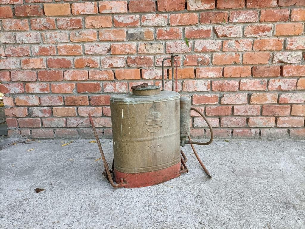 Antieke gifspuit – boerderijvondst uit de jaren ’60/’70, Tuin en Terras, Gieters, Ophalen, Gebruikt