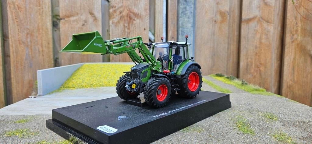 Verbouwde Fendt 515 Vario 1:32, Ophalen of Verzenden, Nieuw, Tractor of Landbouw, Universal Hobbies