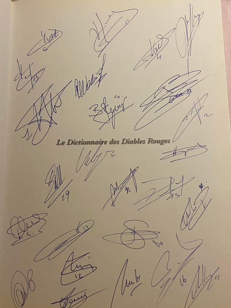 Boek rode duivels gesigneerd 2014, Verzamelen, Ophalen of Verzenden, Zo goed als nieuw, Boek of Tijdschrift