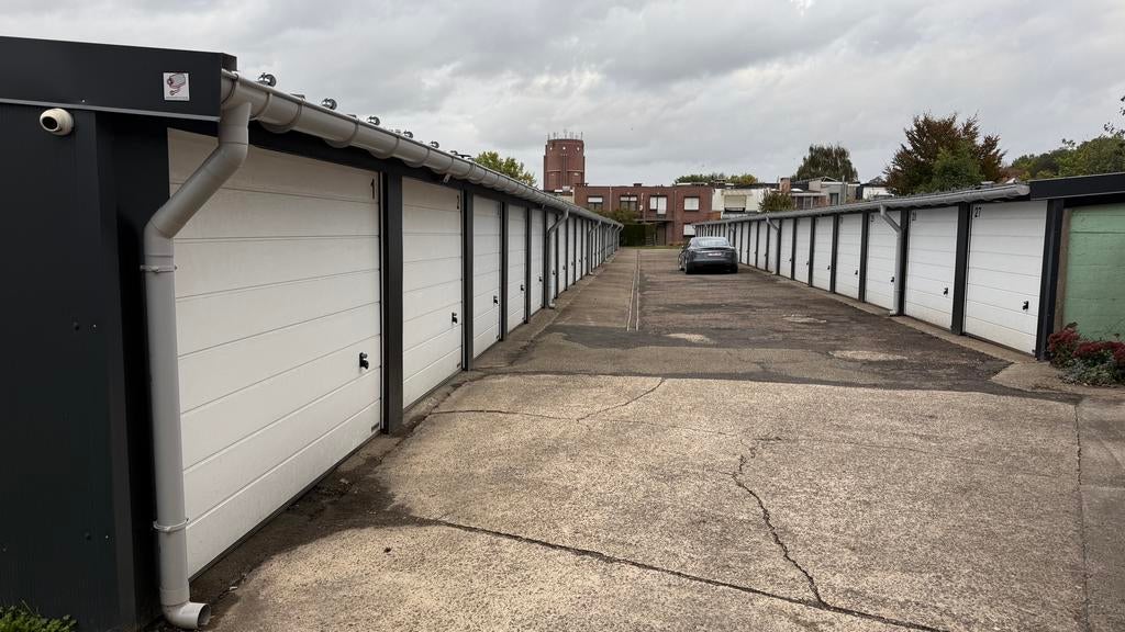 Gerenoveerde box te huur vanaf 1 mei - Lier - Planeetstr 46