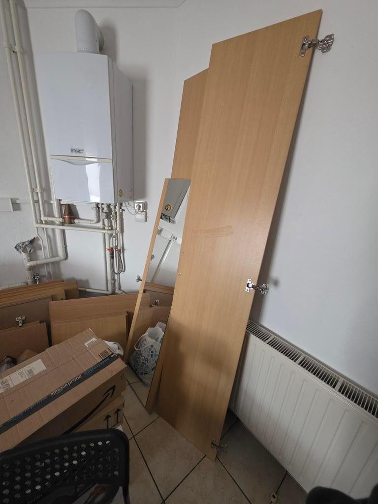 Grote kleerkast gratis mee te nemen, Ophalen