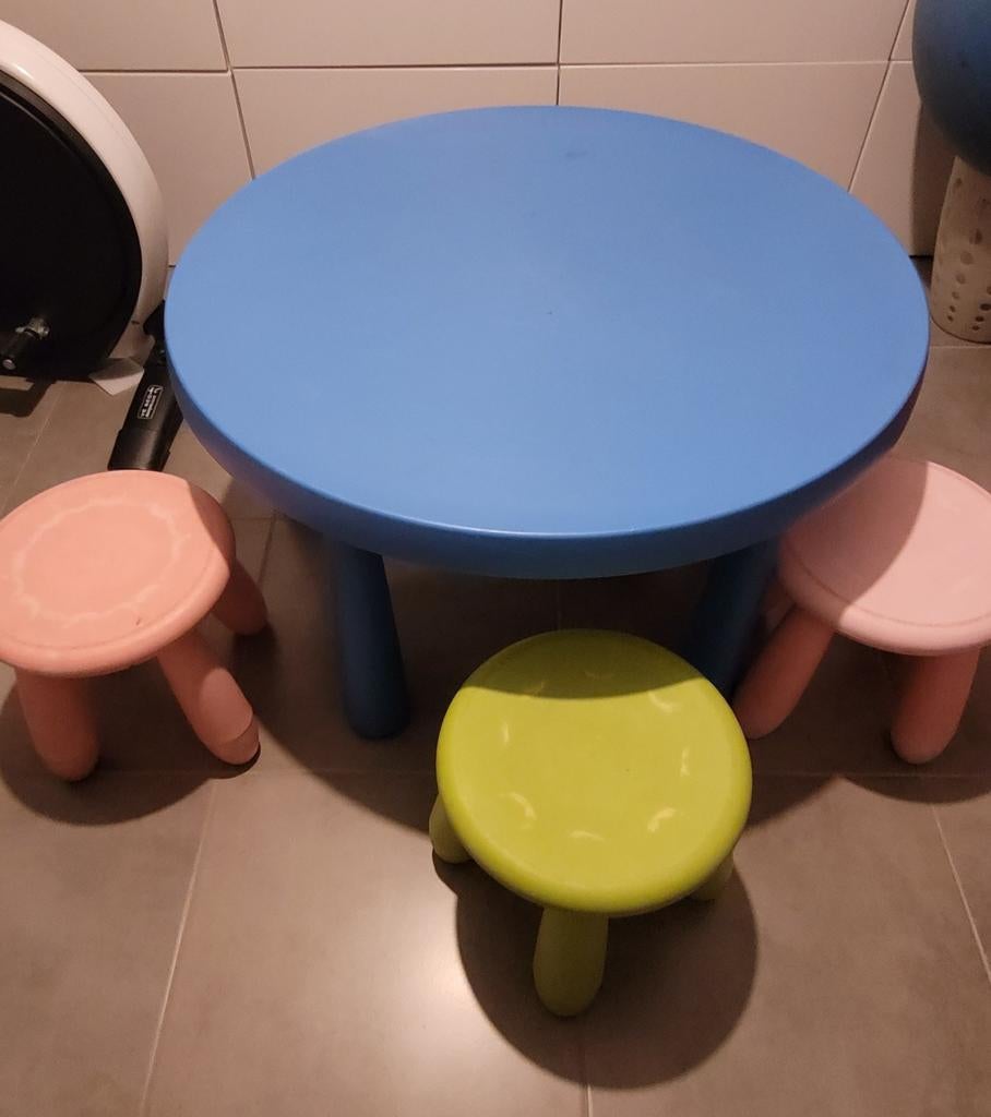 2 ikea speeltafels met 5 krukjes, Kinderen en Baby's, Ophalen, Gebruikt