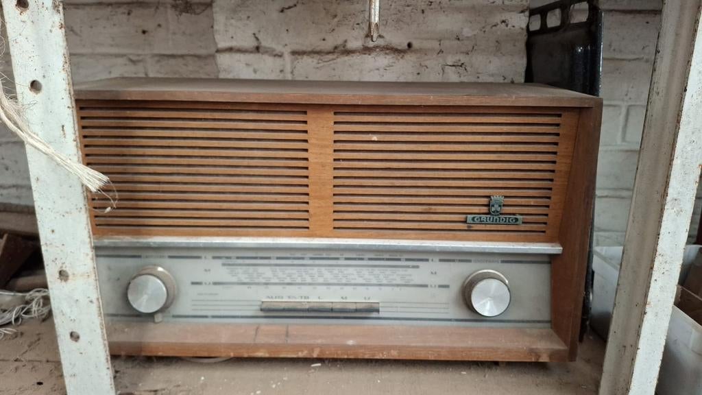 Grundig radio, model RF 102, Ophalen