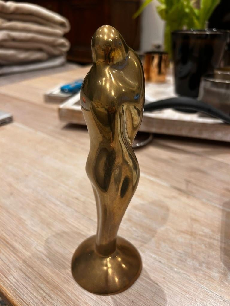 Mère avec enfant (résumé), Enlèvement