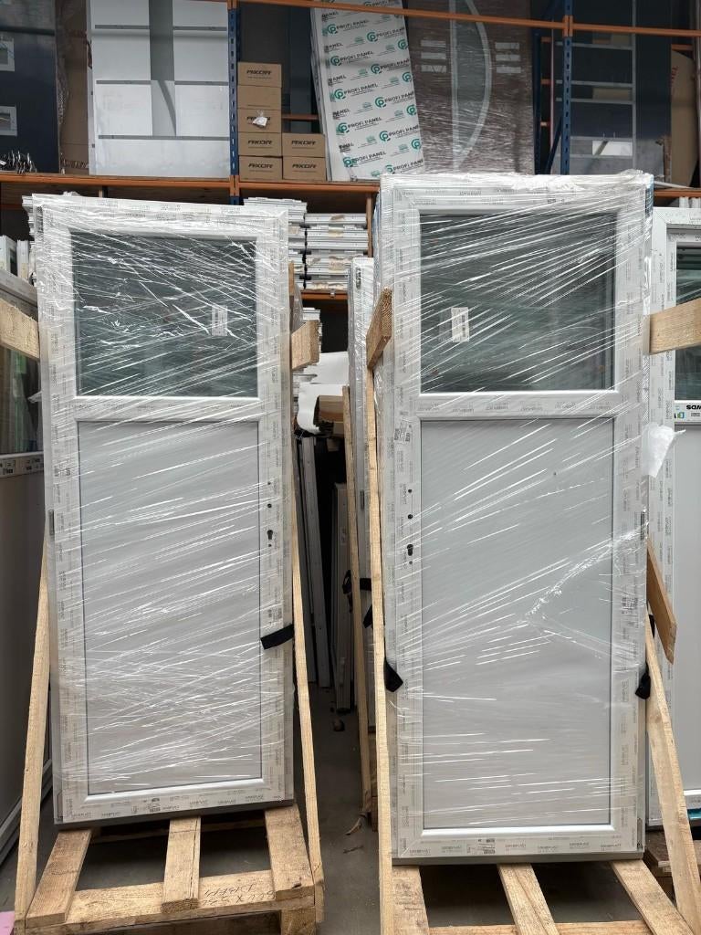 Porte en pvc blanc 3/4 panneau, 1/4 vitré poignée compris, Bricolage & Construction, Enlèvement, Neuf